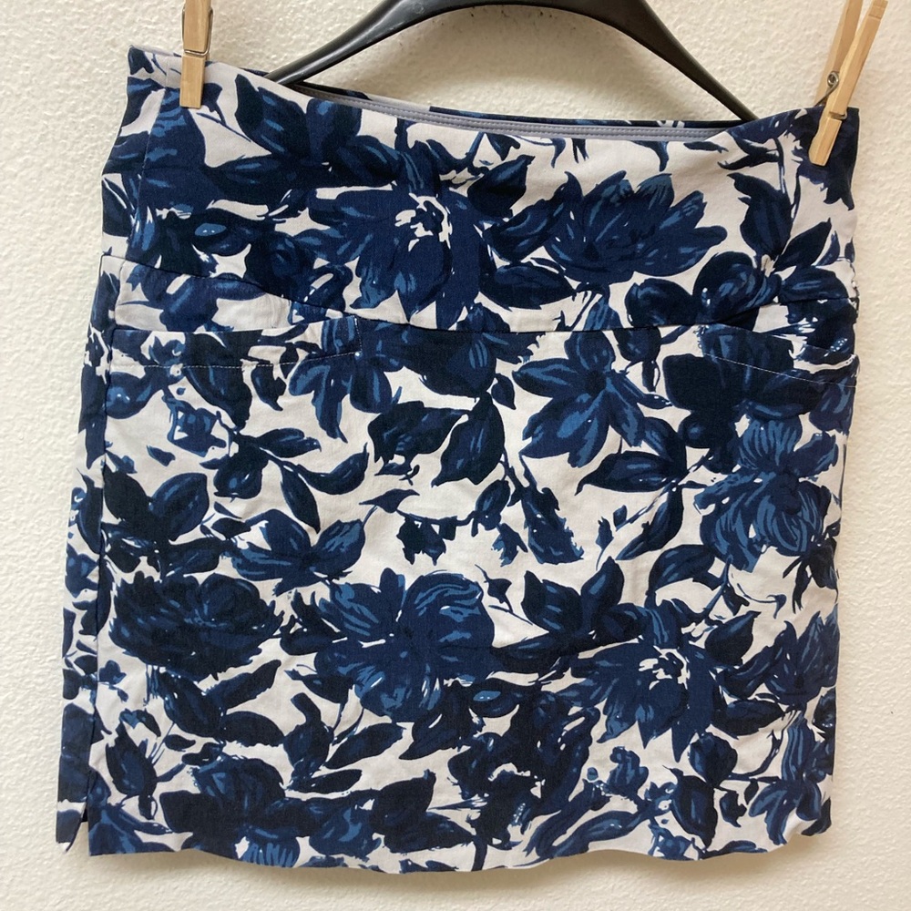 S. C. & CO. Floral Blue and White Scott (M)